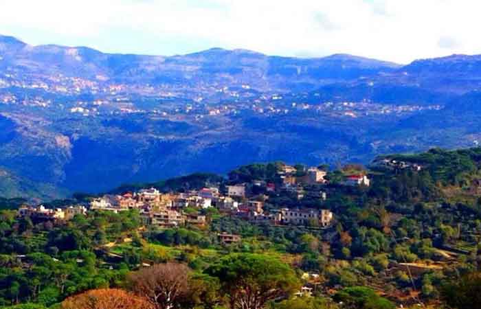 رويسة البلوط بلدة تقع في قضاء بعبدا -1