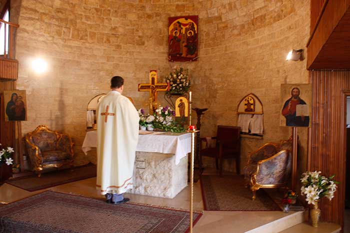 كنيسة سيدة البشارة العجائبية _ بعبدا-2